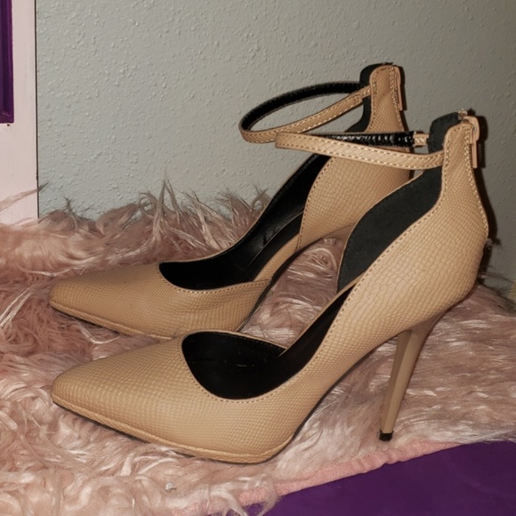 Heels - Picture 3 of 3